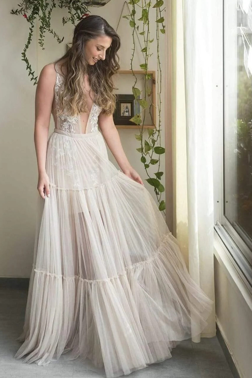 Charming Embroidery Appliques V-neck Bohemian Wedding Dress TN242-Tirdress