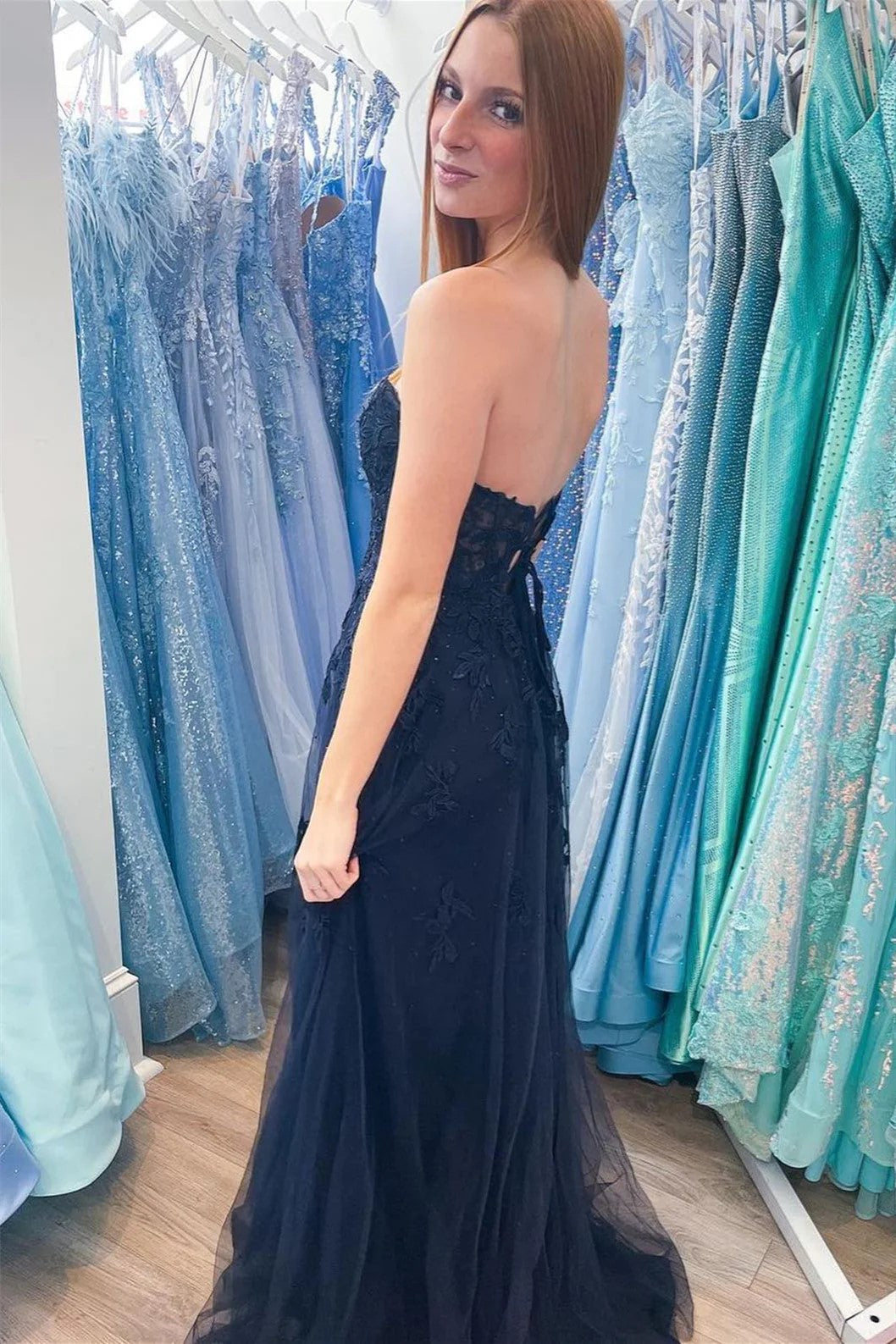 Robe de bal longue en forme de A à volants et à fleurs, rose vif, sans bretelles, TP1265