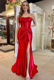 Robe de bal longue rouge à fronces et sans bretelles avec fente TP1240
