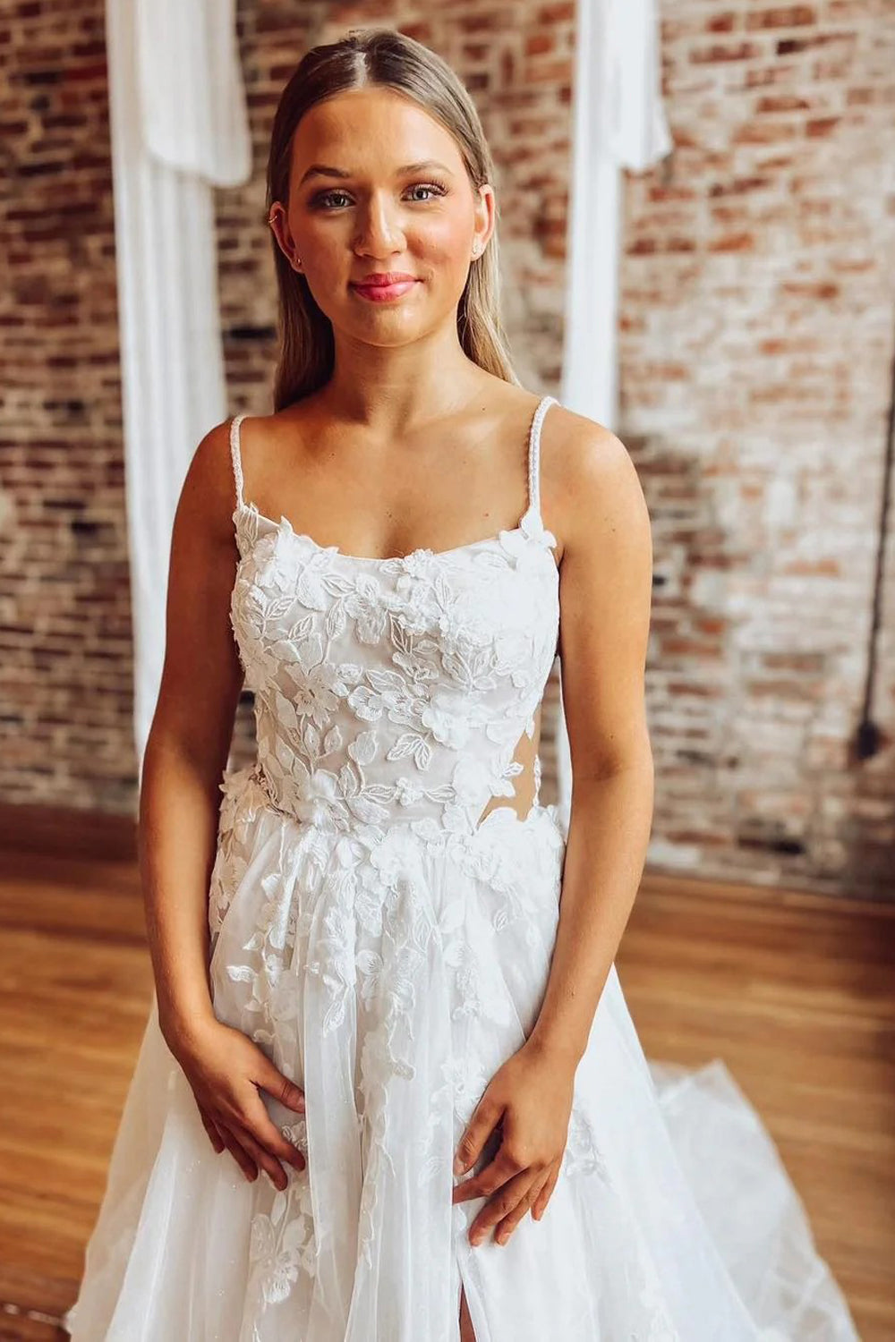 Beach Wedding Dress for Bride Tulle Lace Appliqued Wedding Gown-Tirdress