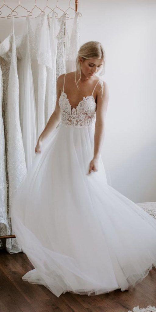 Backless Lace/Tulle Beach Wedding Dress Fashion Bridal Gown TN205 - Tirdress