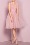 Jolie robe de soirée rose au genou avec col en V et robes de bal courtes PG151