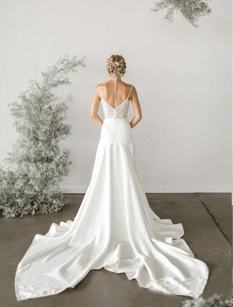 Elegant A-Line V Neck Spaghetti Straps Wedding Dresses with Lace TN181 - Tirdress