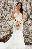 Elegantes, gestuftes Brautkleid im Meerjungfrau-Stil mit Sweep-Zug und Ausschnitt TN0041