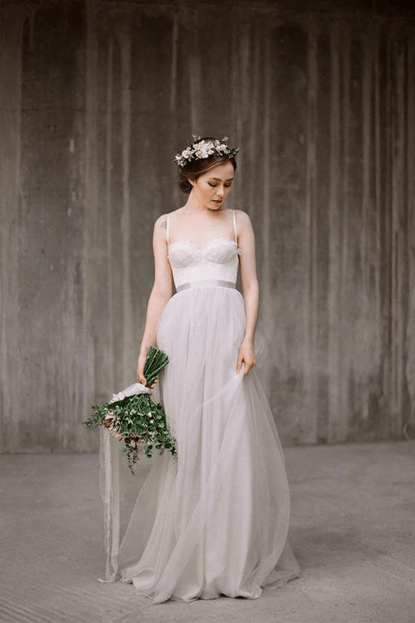 Spaghetti Straps Backless Grey Wedding Dress With Lace Appliques TN305