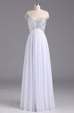 Einfaches, herzförmiges, rückenfreies, langes, weißes Abendkleid aus Chiffon mit Perlenstickerei TP0118